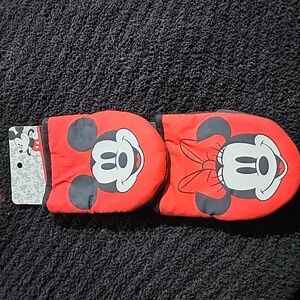 Disney Mickey and Minnie Mouse mini oven mitts